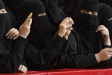 «غموض» يلف توظيف النساء السعوديات في «محال الاتصالات»