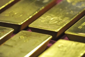ضعف الدولار يدفع الذهب نحو 1300 دولار للأوقية