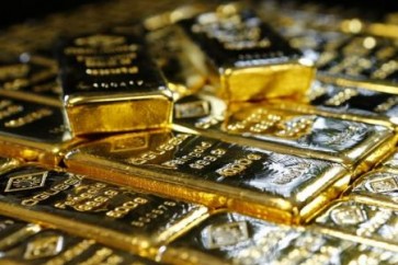 الذهب يصعد من أدنى مستوى في أسبوعين مع تراجع الدولار والأسهم