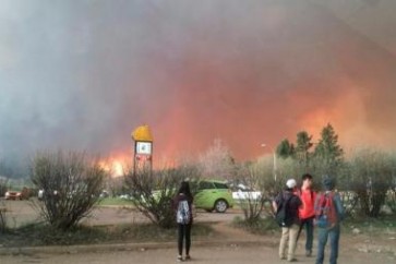 حريق غابات في مدينة كندية يجبر 88 ألفا على الفرار