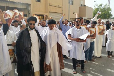 البحرينيون يرتدون الأكفان أمام منزل آية الله الشيخ عيسى قاسم