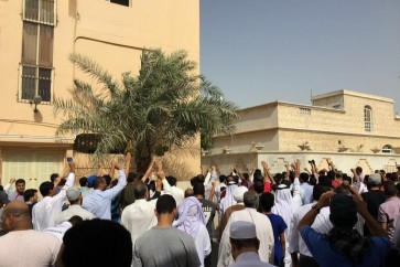 تظاهرات بحرينية غاضية أمام منزل آية الله الشيخ عيسى قاسم