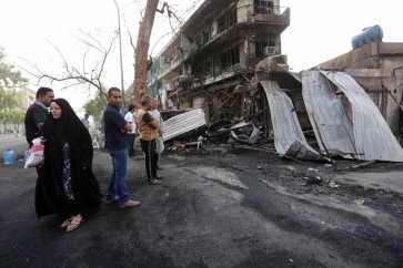 من مخلفات التفجيرات التي تطال منطقة الكرادة وسط بغداد في العراق