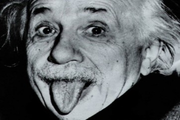 ما السر وراء إخراج أينشتاين لسانه في صورته الشهيرة!