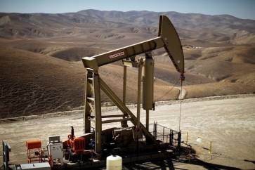 النفط ينهي الأسبوع على مكاسب قياسية