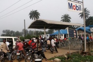 محطة وقود في أهودا في منطقة دلتا النيجر في نيجيريا.