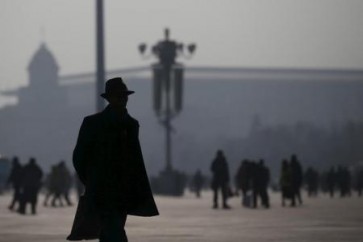 تلوث شديد في الهواء في ميدان تيانانمين في بكين يوم 29 نوفمبر تشرين الثاني 2015.