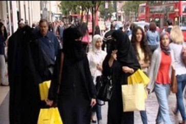 آلاف السعوديين يوقعون على عريضة تطالب بإسقاط «ولاية الرجل على المرأة»