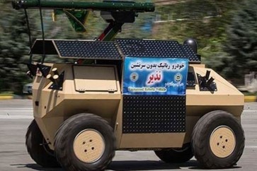 الجيش الايراني يدشن 3 منجزات منها عربة روبوت مسلحة