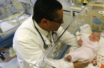 جنين يولد "مرتين" في مستشفى أميركي..
