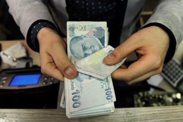 تدني قياسي لليرة التركية أمام الدولار الأميركي