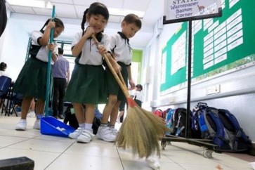 يهتم النظام التعليمي الياباني بتعليم الطفل كيف يعيش ويحترم الآخرين