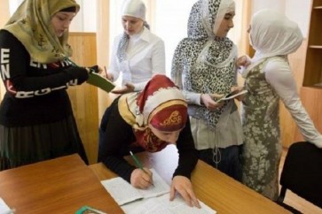 بوتين يبدي رأيه في ارتداء الحجاب داخل المدارس