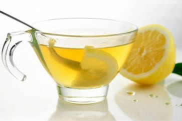 إليكم ما سيحدث في جسمكم عند تناولكم الماء الدافئ مع الليمون على الريق وقبل النوم! ستذهلون