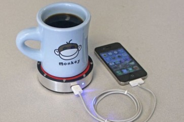 شاحن متطور يمكنه شحن الهاتف المحمول بواسطة كوب من القهوة الساخنة او الشاي