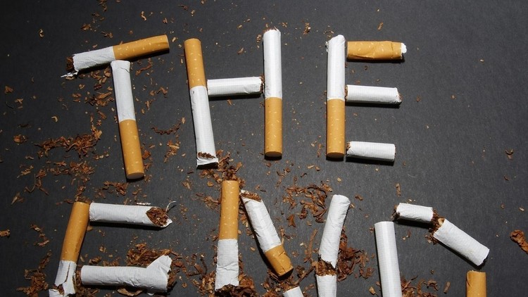 Из чего можно сделать сигарету. Сигареты из бумаги. Сигарета из бумаги без табака. Сигареты из бумаги своими руками.