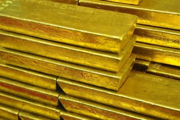 الذهب تخلى عن أعلى مستوى له في ثلاثة أشهر
