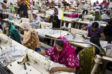 بنغلادش تطالب شركات الملابس العالمية بـتقديم «أموال ضخمة» لتجديد المصانع