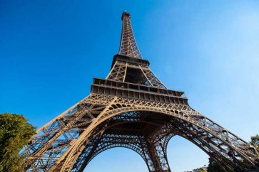 فرنسا في مواجهة عجزها الإقتصادي… من الحذر إلى التقشّف؟