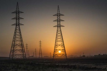 العراق يخطط لزيادة إنتاج الكهرباء إلى 15 ألف ميغاواط بحلول الصيف