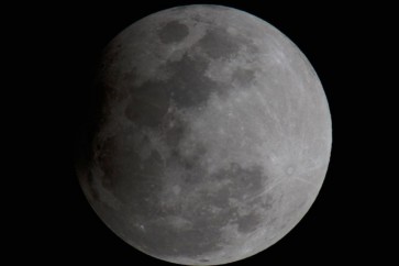 الصين تغزو القمر بـ"قرية البشر"