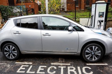 يوجد في بريطانيا 11 ألف نقطة شحن للسيارات الكهربائية