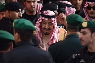 أمير سعودي يتوعد مواطنيه