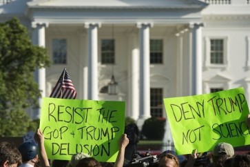 مظاهرة أمام البيت الأبيض ضد قرار ترامب بالخروج من اتفاقية باريس للمناخ، 1 حزيران 2017
