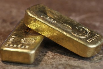 الذهب يرتفع بفعل تراجع الأسهم والدولار قبيل اجتماع مجلس الاحتياطي