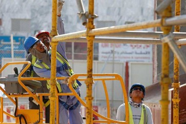 صعوبات متزايدة تواجه العمالة الأجنبية في الخليج