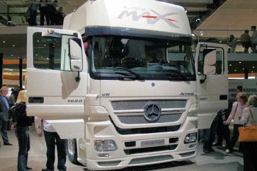 مرسيديس بنز تتعاون مع شركة ايرانية لانتاج الحافلات والشاحنات