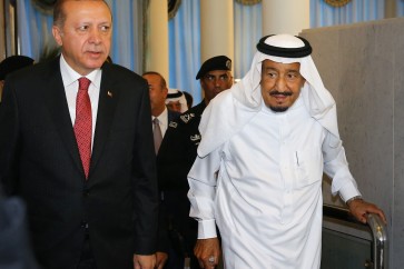This photo taken on July 23, 2017 and released by Turkey's Presidential Press Service shows Turkish President Recep Tayyip Erdogan (L) meeting with Saudi Arabia's King Salman bin Abdulaziz Al Saud during Erdogan's official visit in Jeddah.
President Recep Tayyip Erdogan on July 23 embarked on a key visit to the Gulf region aimed at defusing the standoff around Turkey's ally Qatar, saying no-one had an interest in prolonging the crisis. / AFP PHOTO / TURKISH PRESIDENTIAL PRESS SERVICE / Handout