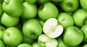 تناول 3 تفاحات يومياً يبطئ شيخوخة الرئتين ويساعد المدخن السابق فى التعافى