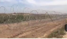 الجيش السوري نشر أسلاكا شائكة على الحدود لمنع الانتقال سيرا