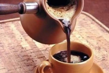 العلماء يشرحون لماذا لا يتوجب على الحوامل شرب القهوة