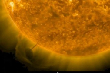 العلماء يحددون سبب ظهور واختفاء ومضات الشمس