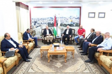 ميلادينوف ملتقياً قادة حماس في غزة