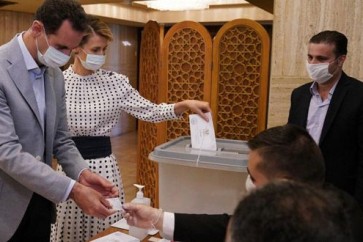 الرئيس الأسد وعقيلته يدليان بصوتيهما في انتخابات مجلس الشعب