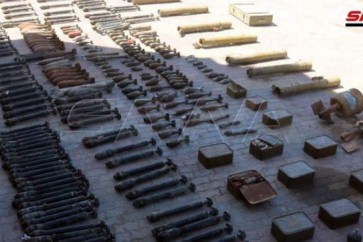 الجيش السوري يعثر على أسلحة وأجهزة اتصال من مخلفات داعش بريف دير الزور
