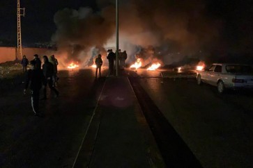 إقفال طريق المصنع شتوره بالاطارات المشتعلة تضامنا مع الحراك في طرابلس