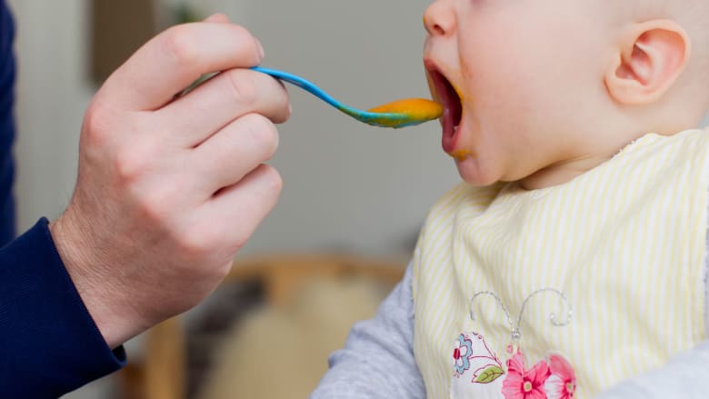 إدارة الغذاء والدواء الأمريكية تحذر مصنعي أغذية الأطفال من مواد ومعادن سامة