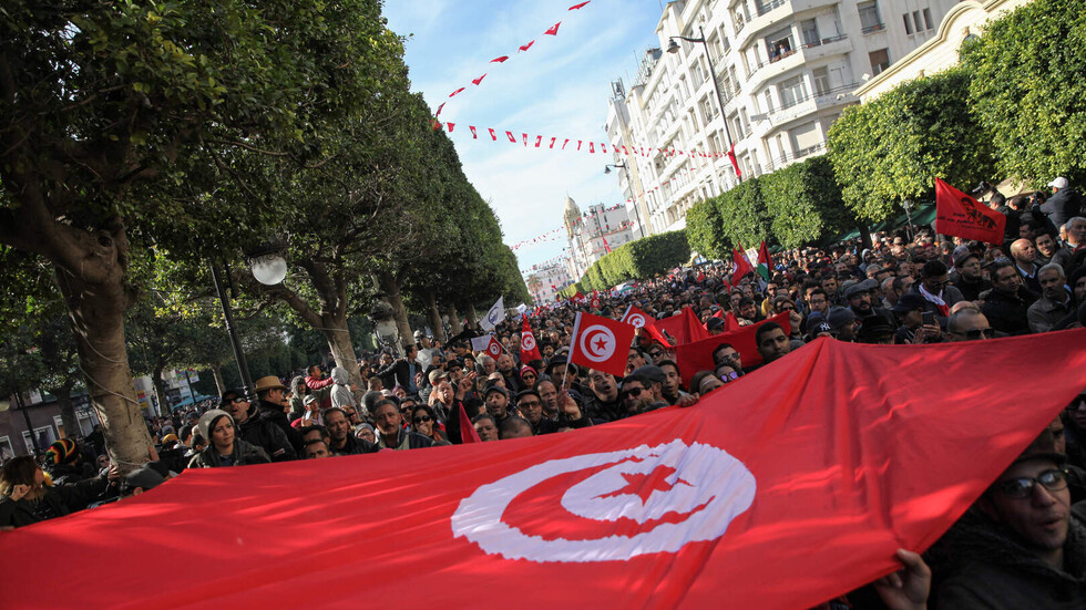 تونس.. إضراب شامل لموظفي القطاع العام للمطالبة بتحسين أوضاعهم