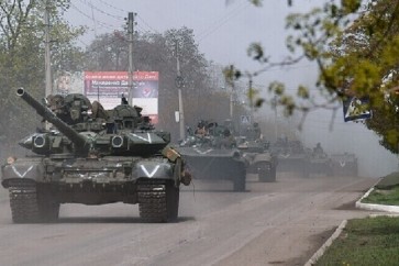 الجيش الروسي يحشد معدات عسكرية حديثة عند خط الجبهة في دونباس
