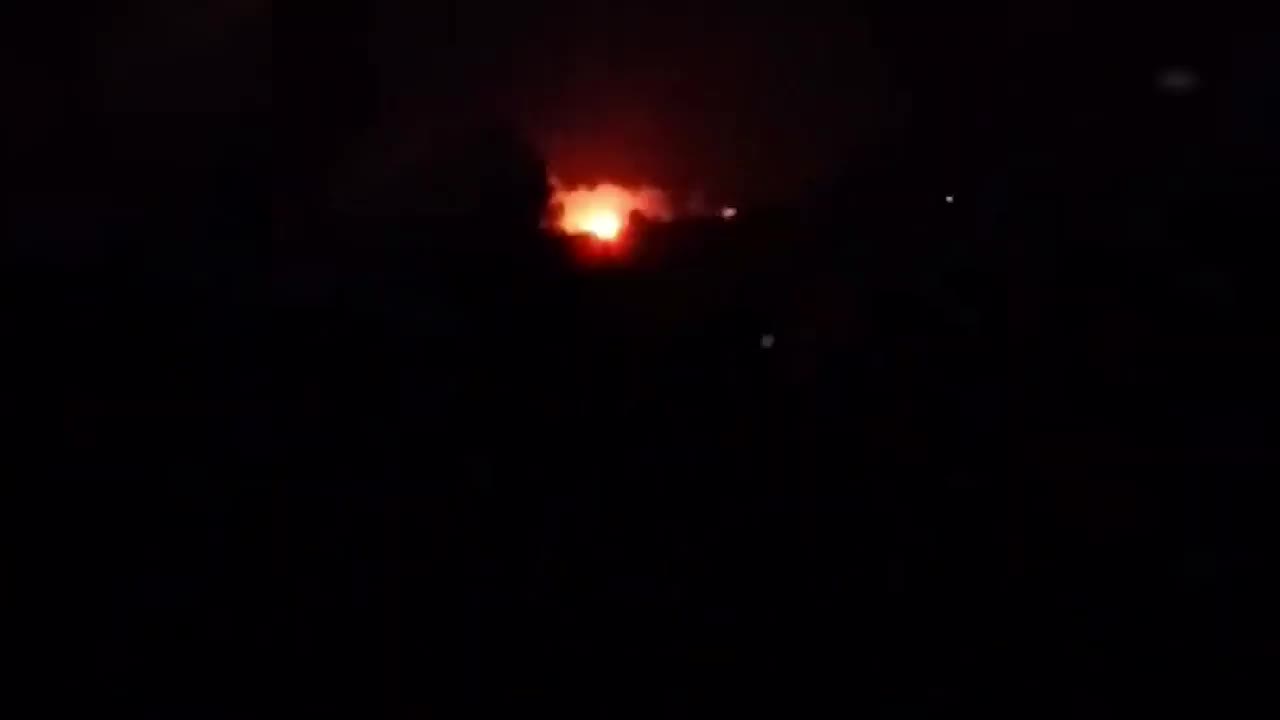 قصف صاروخي يستهدف القاعدة الامريكية في حقل العمر في ريف دير الزور