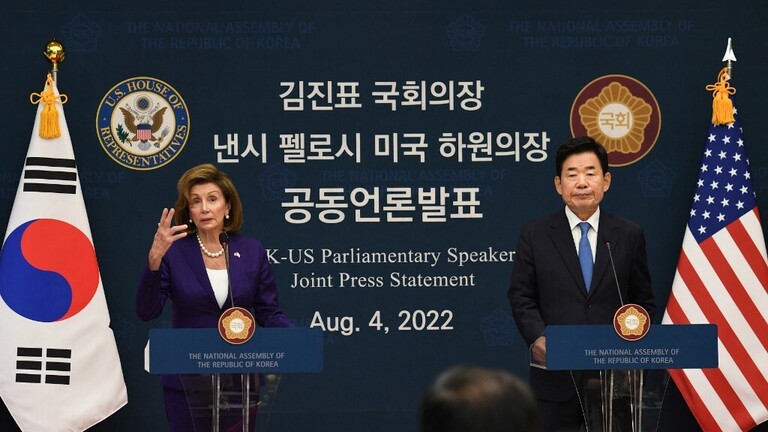 رئيس الجمعية الوطنية في كوريا الجنوبية كيم جين-بيو ورئيسة مجلس النواب الأمريكي نانسي بيلوسي