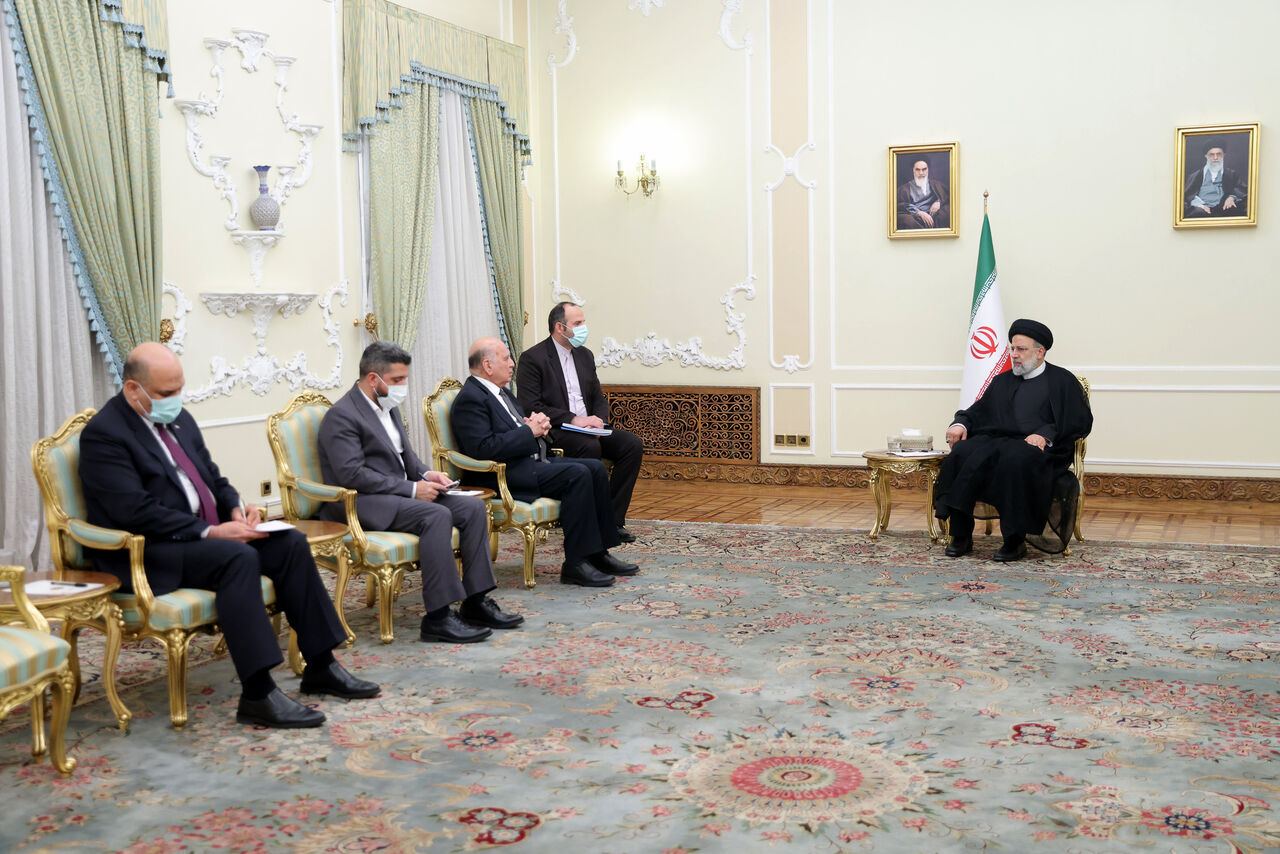 الرئيس الايراني: إعادة بناء وتعزيز العلاقات بين السعودية وإيران يخدم أمن المنطقة