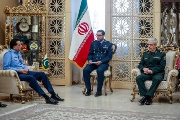 رئيس الاركان الايرانية لا قيود لتطوير التعاون العسكري مع باكستان