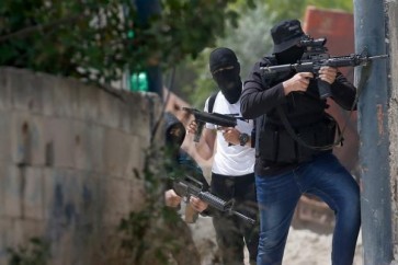 مقاومين خلال الاشتباك مع قوات الاحتلال الصهيوني