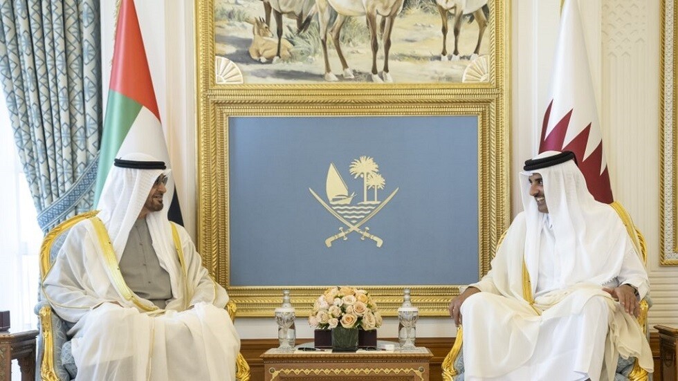 محمد بن زايد يبحث في قطر العلاقات الثنائية وسبل تطويرها