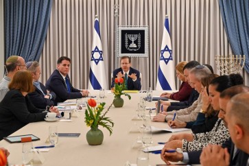 الجلسة الاولى من المفاوضات لحل الازمة الصهيونية برئاسة هرتسوغ